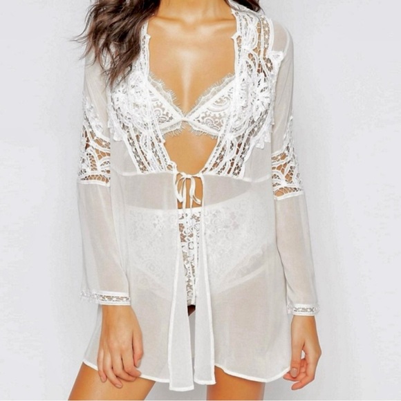 🦋For Love & Lemons Robe - Picture 2 of 6